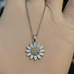 Silver Daisy Glow
